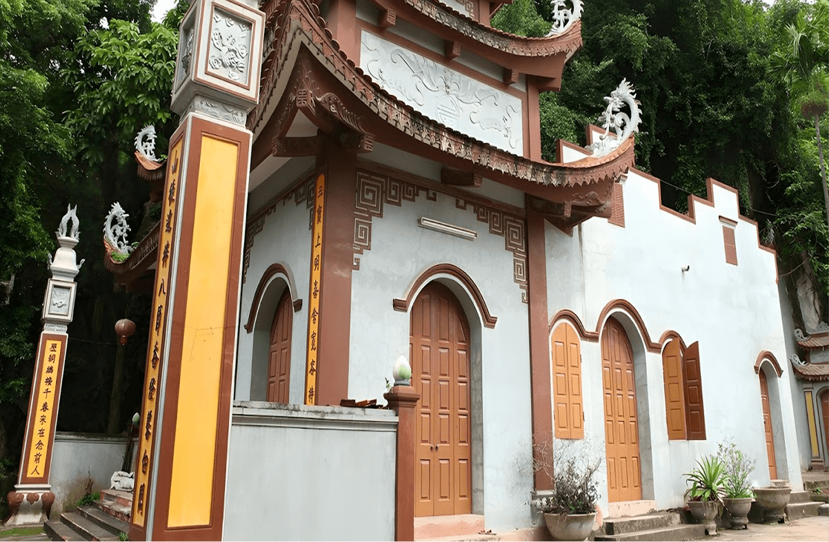 Ghé Thăm Chùa Trinh Tiết – Không Gian Tâm Linh Giữa Núi Rừng Kẽm Trống
