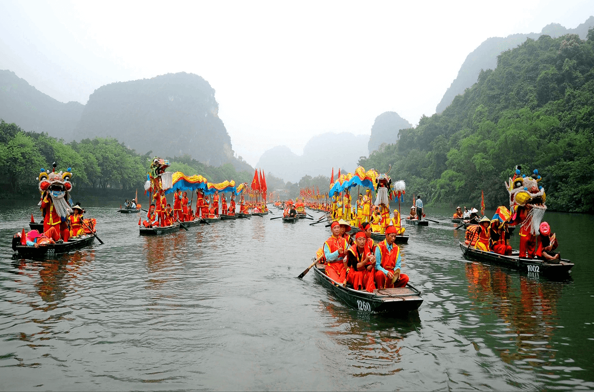 Hành trình rước hội lễ hội Tràng An