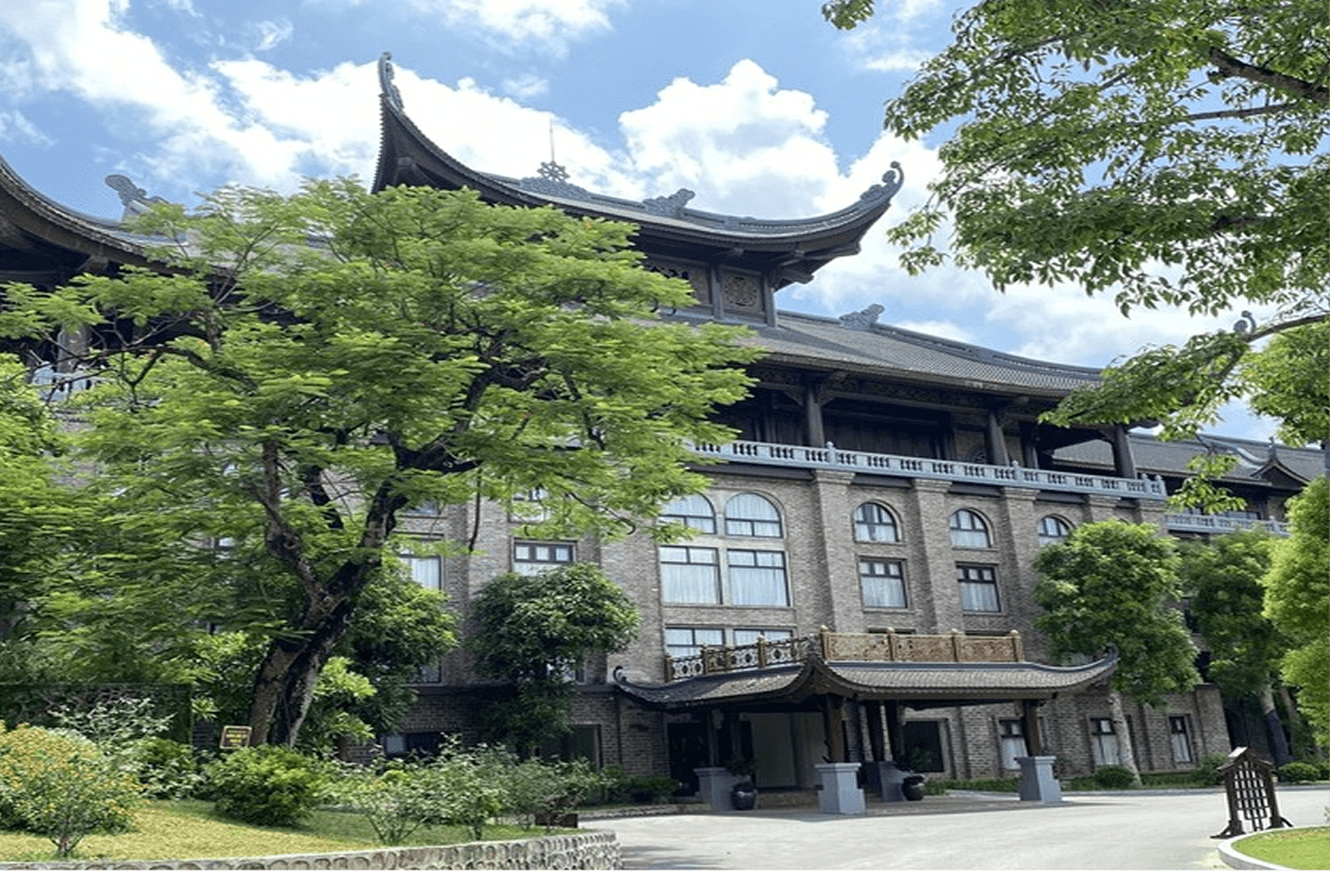 Kết hợp tham quan các địa danh nổi tiếng gần chùa Tiên