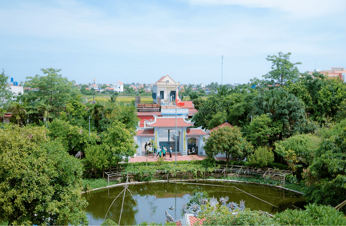 Khám Phá Trang Phục Và Phong Tục Tập Quán