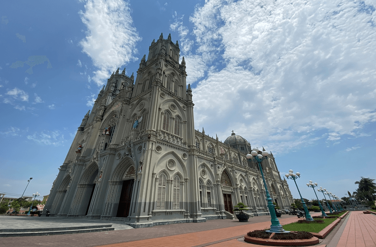 Lịch Sử Hình Thành Đền Thánh Kiên Lao