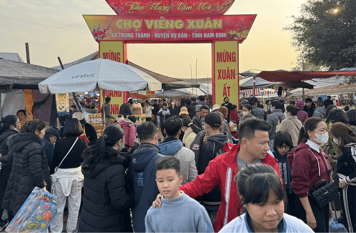 Mua Gì Ở Chợ Viềng Để “Lấy Lộc” Đầu Năm?