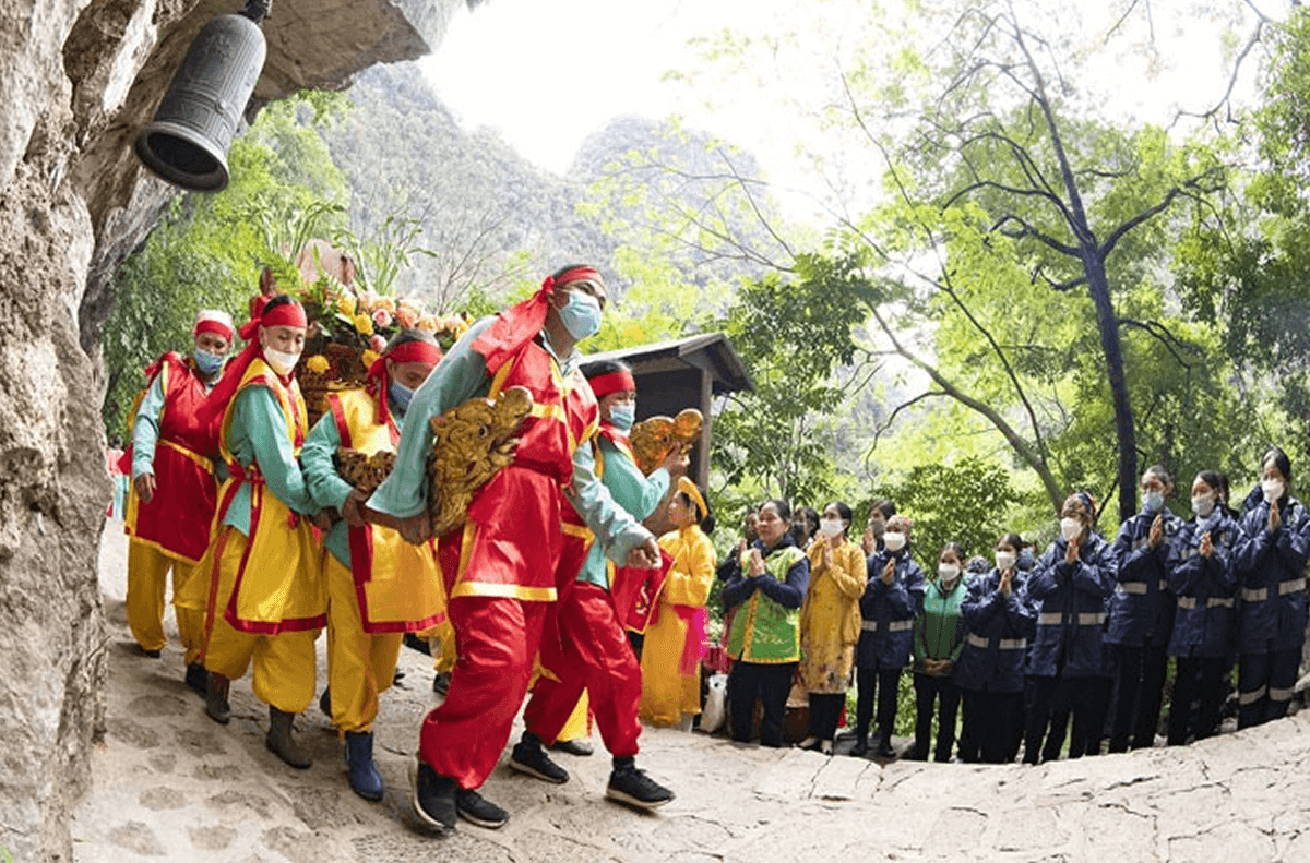 Phần lễ trong Lễ hội thờ Đức Thánh Minh Đại Vương