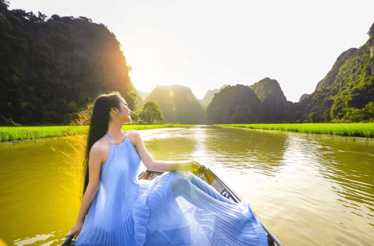 Tam Cốc – Vắng lặng như bức thủy mặc đang thở