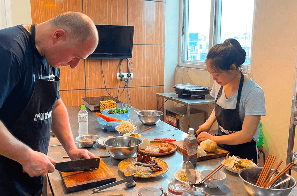 Tham gia lớp học nấu ăn tại homestay Ninh Bình