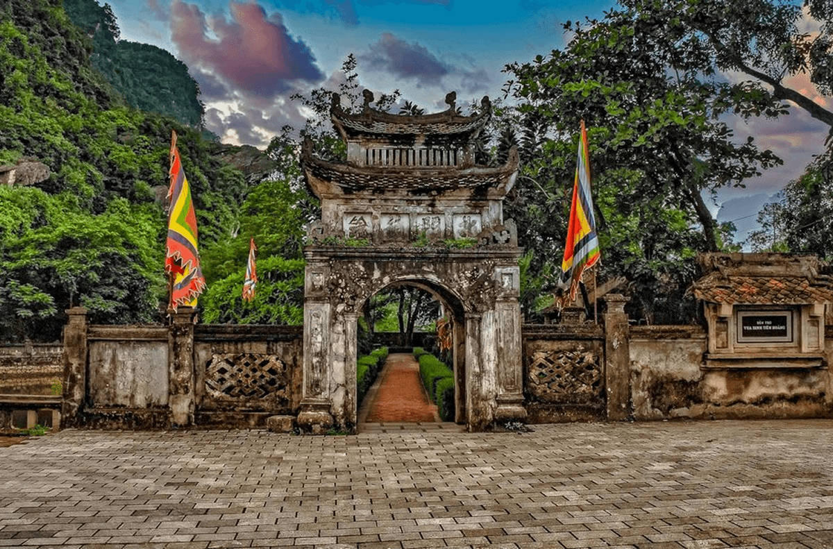 Tham Quan Cố Đô Hoa Lư