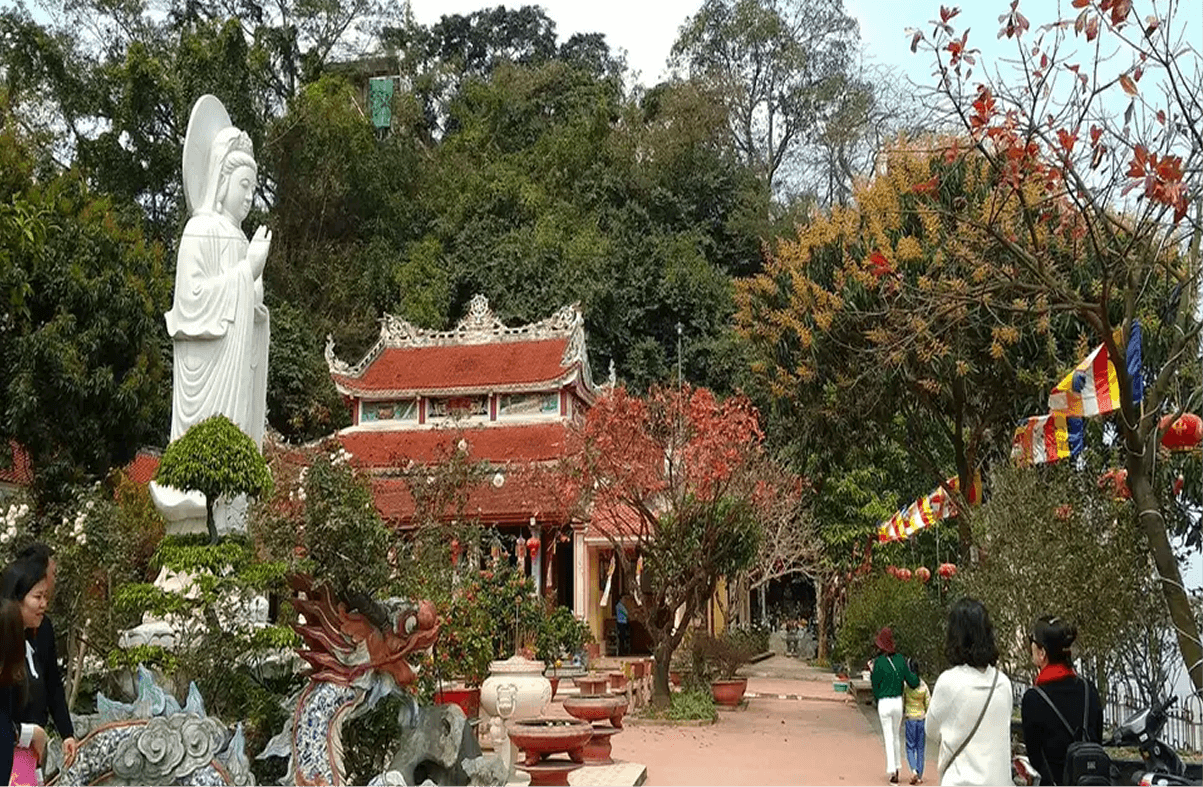 Thoát Kiếp “Thánh Ế” Với Lễ Vật Cầu Duyên Tại Chùa Duyên Ninh