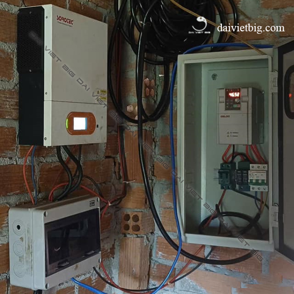 Biến tần bơm nước năng lượng mặt trời Delixi 4KW - 1 Pha