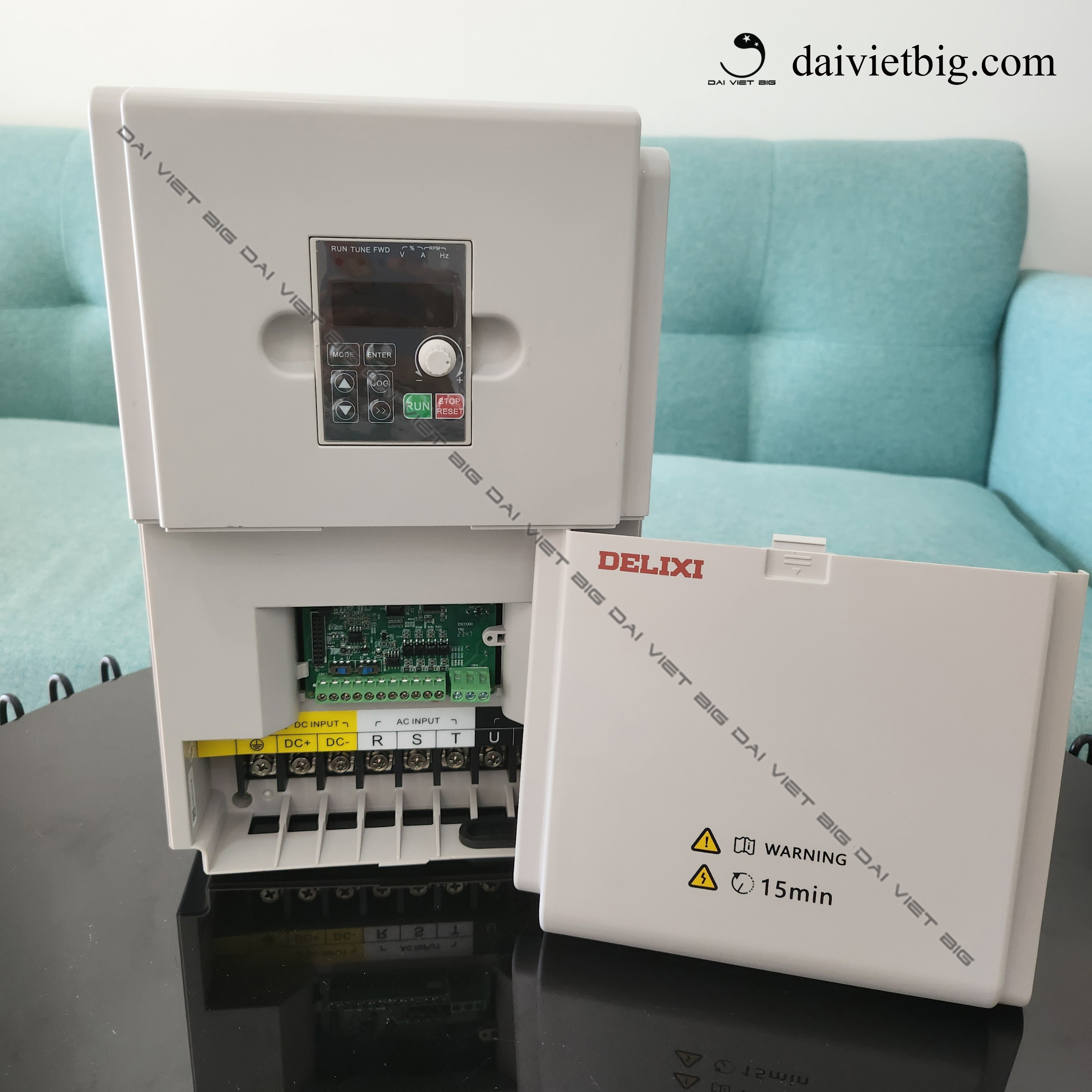 Biến tần bơm nước năng lượng mặt trời Delixi 5.5KW - 3 Pha