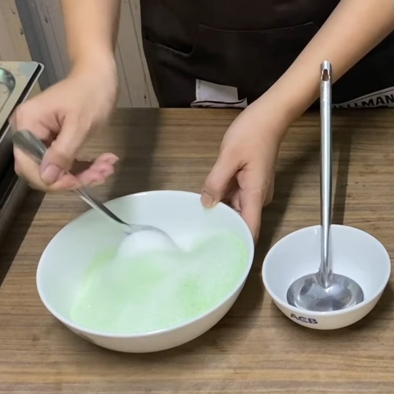 Trộn đường và bột pudding dưa lưới