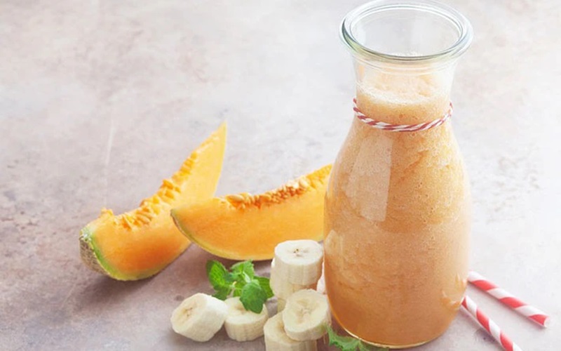 Sinh tố dưa lưới chuối mát lạnh