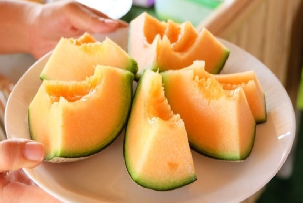 Cách trang trí dưa lưới đẹp mẫu 3