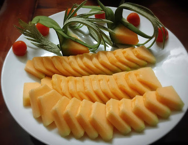 Cách trang trí dưa lưới đẹp mẫu 5