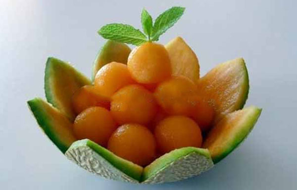 Cách trang trí dưa lưới đẹp mẫu 7