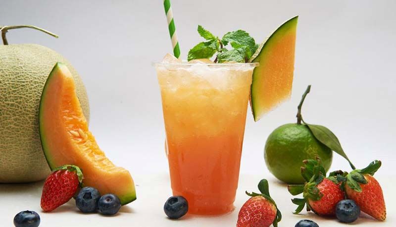 Món nước dưa lưới với dâu tây