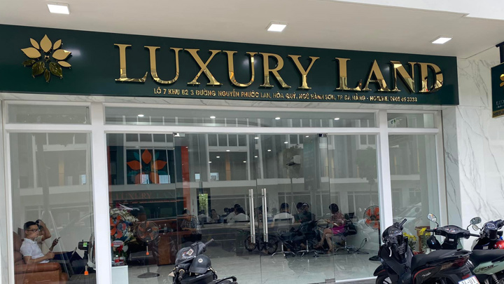 Bảng hiệu inox sau khi đã bàn giao cho khách hàng