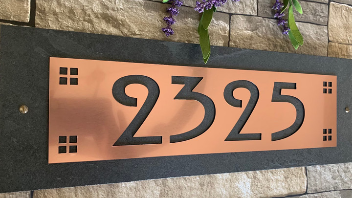 Biển số nhà bằng đồng chữ dập lỗ