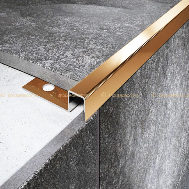 Nẹp inox cạnh góc vuông 1 cánh chắc chắn, bo sát viền hai mặt tường