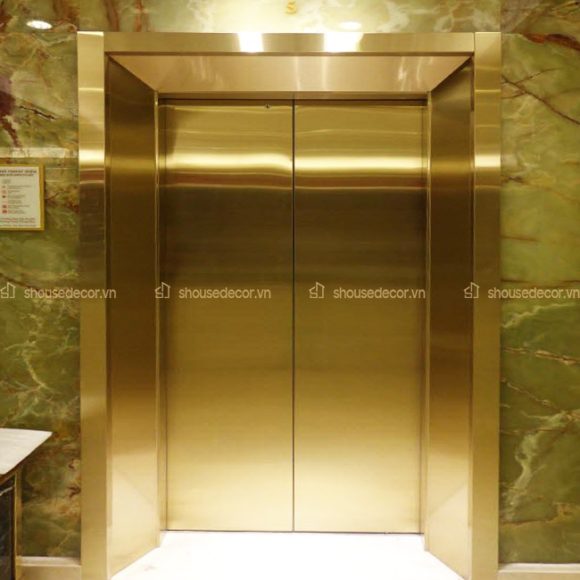 Chất liệu inox có bề mặt sáng bóng, dễ dàng vệ sinh