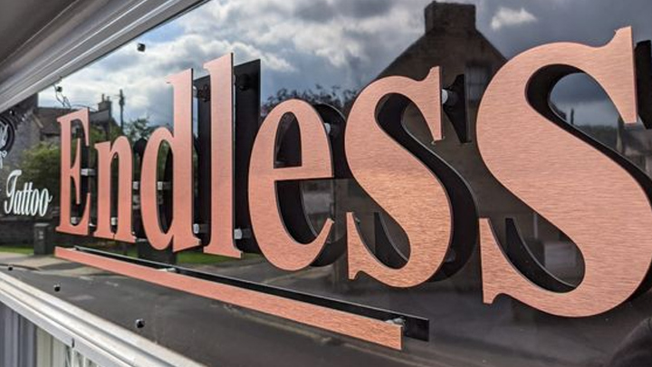 Bảng hiệu quảng cáo inox mạ đồng