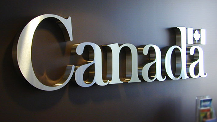 Chữ nổi inox trắng bóng không chỉ đẹp mà còn bền, dễ lau chùi và bảo quản