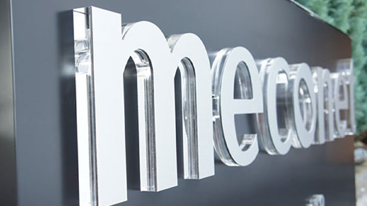 Chữ nổi inox trắng bóng có thể được sử dụng để trang trí cho nhiều không gian khác nhau, như cửa hàng, văn phòng, nhà hàng, khách sạn, quán cafe…