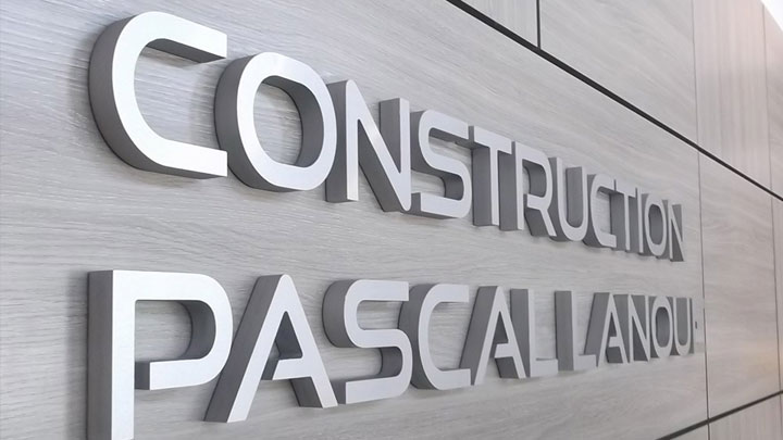 Chữ inox trắng bóng slogan