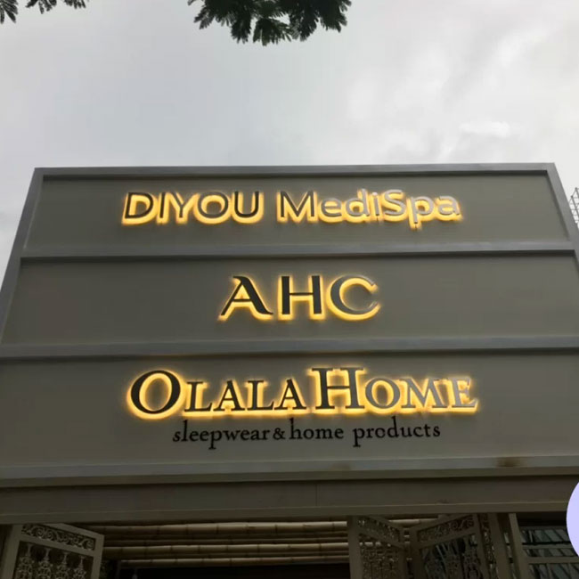 Chữ inox vàng bóng cho khách sạn