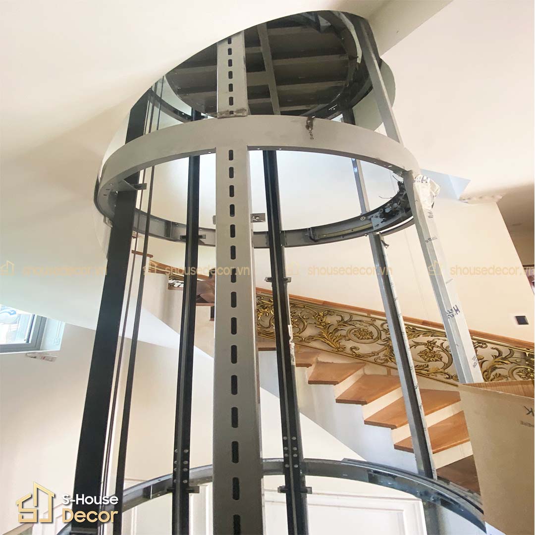 Công trình ốp inox 304 cho khung thép thang tròn tại Hoài Đức.