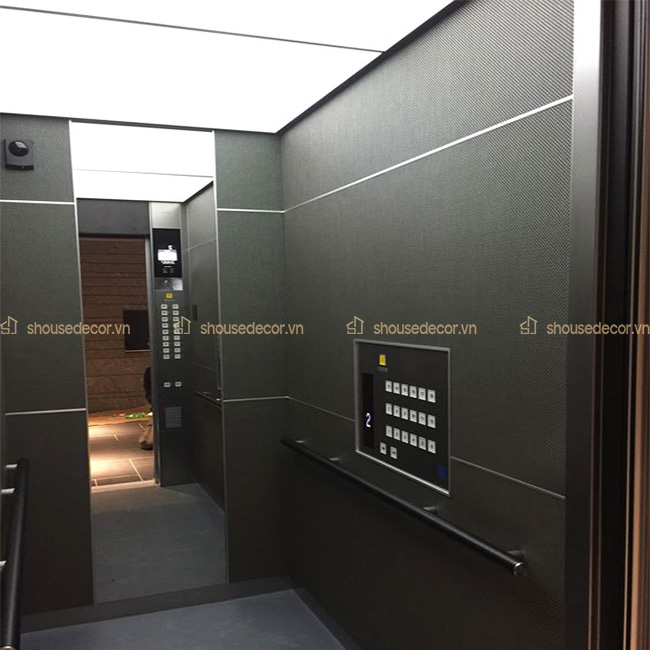 Hình ảnh thực tế của mẫu ốp inox cabin 17 sau khi được hoàn thiện thi công