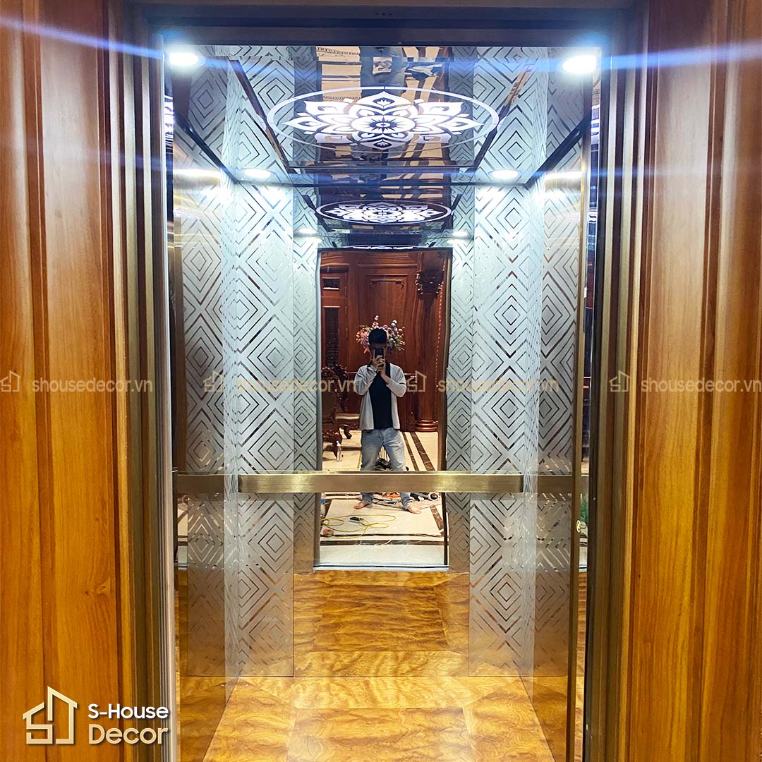 Inox gương ở giữa – mở rộng không gian, tăng ánh sáng