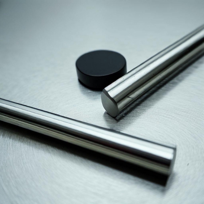 Ảnh phân biệt inox 201 và inox 304 bằng nam châm