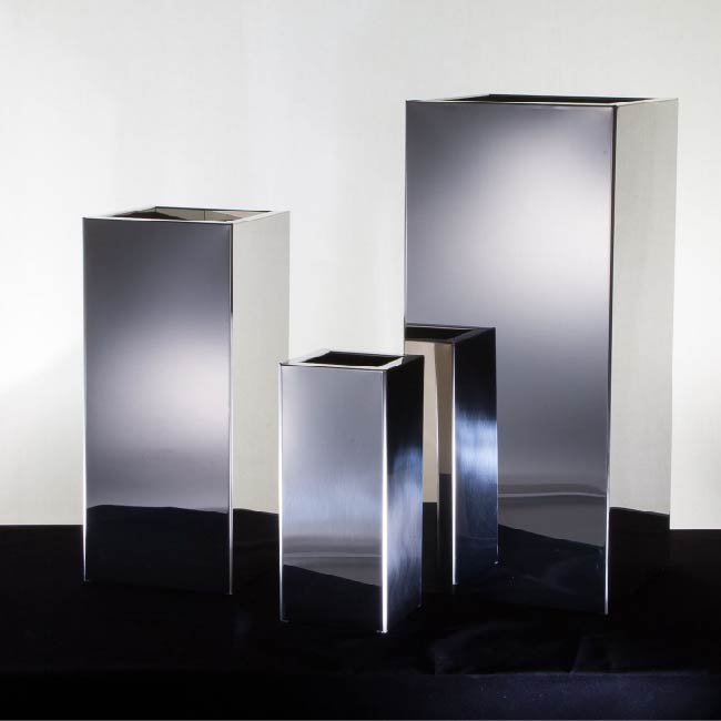 Bề mặt inox gương bóng loáng, chịu được va đập và ăn mòn