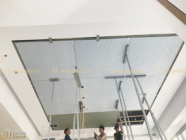 trang-tri-inox-song-nuoc-den-04