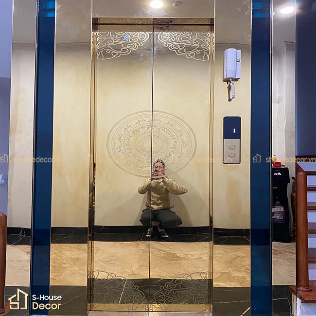 khac-laser-tao-diem-nhan-cho-thang-may