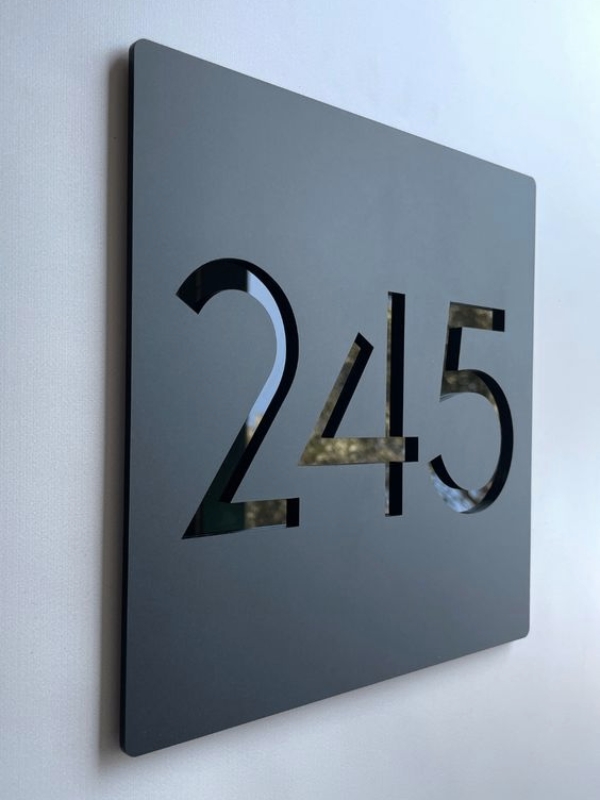 Khắc laser inox sử dụng công nghệ cao