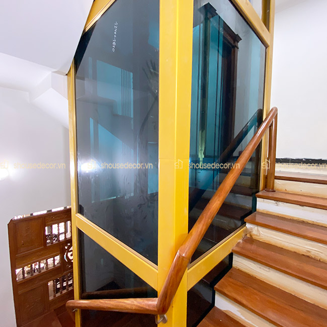 Phân khung thang được ốp bằng inox 304 chất lượng cao