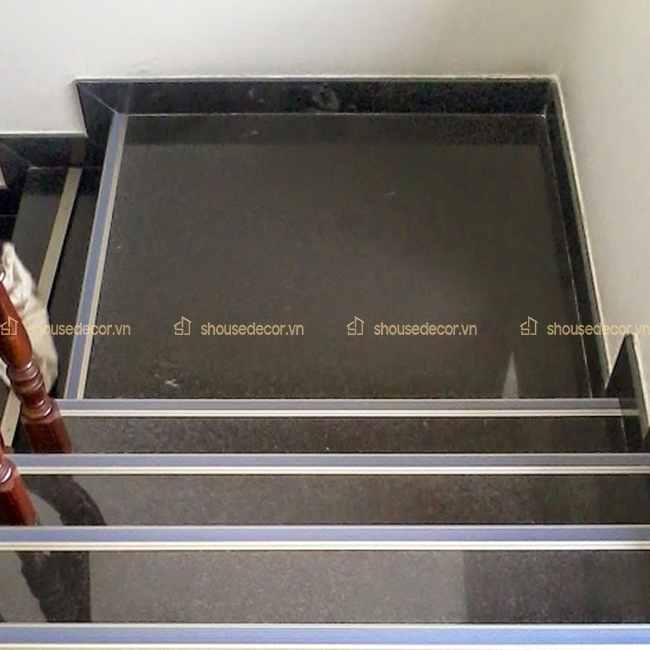 Sử dụng nẹp inox chữ L trang trí cầu thang