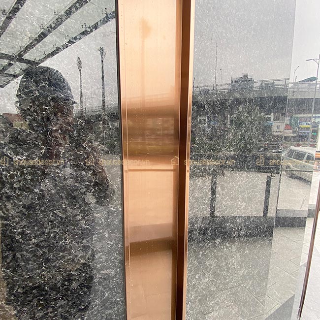 Nẹp inox dạng chữ U dễ dàng lắp đặt