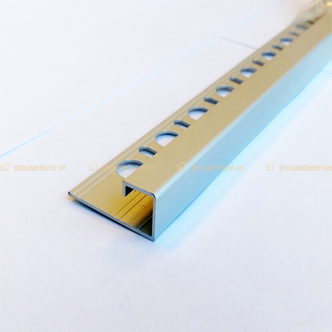 Thanh nẹp C12 từ inox 304 có chất lượng cao, độ bền và độ cứng tốt