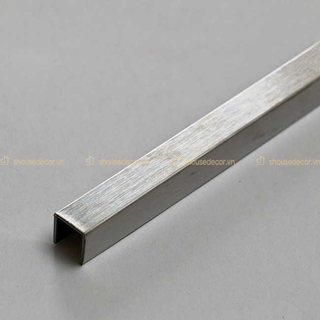 Màu sắc độc đáo của nẹp inox chữ U giúp tạo điểm nhấn cho ngôi nhà