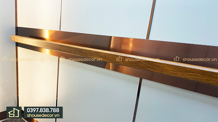 Các chi tiết nẹp inox được bọc rất chỉn chu, cẩn thận