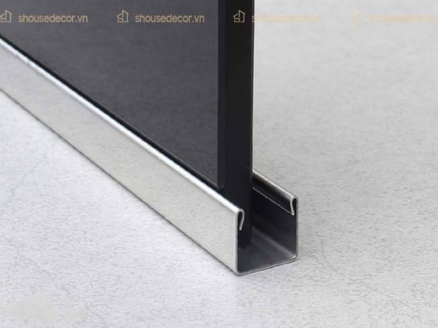 Sử dụng nẹp inox chữ U để trang trí cửa