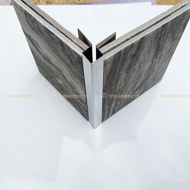 Thiết kế và ứng dụng của nẹp inox vuông góc tường 2 cạnh