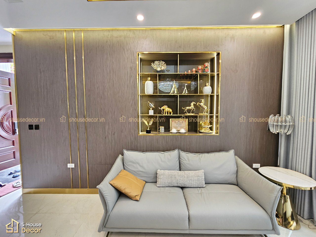 Nep-trang-tri-lam-noi-bat-khong-gian-phong-khach