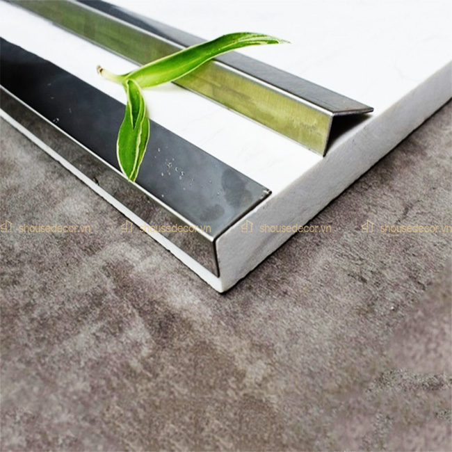 Nẹp L bảo vệ các cạnh góc, khe nối giữa các phần