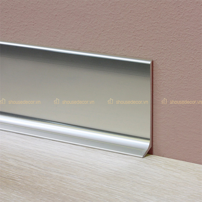 Minh họa hình ảnh nẹp len chân tường từ inox 304 chất lượng cao