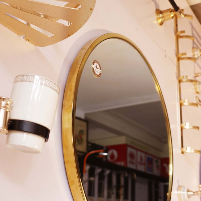 Gương tạo hiệu ứng phản chiếu ánh sáng