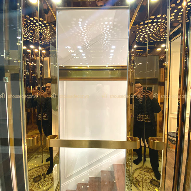 Trang trí thang máy bằng inox tạo điểm nhấn cho công trình