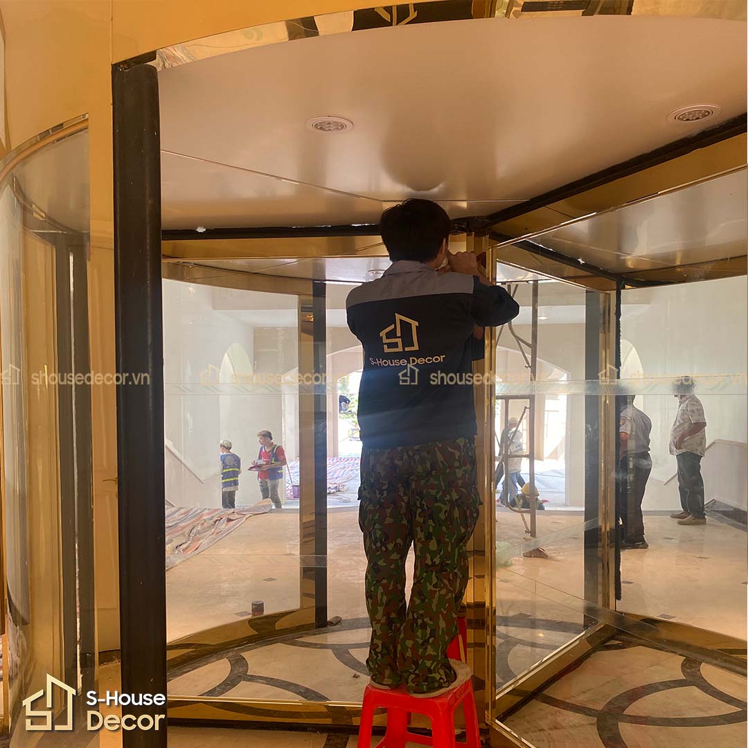 Tôn vinh kiến trúc mặt tiền với vật liệu inox chất lượng cao